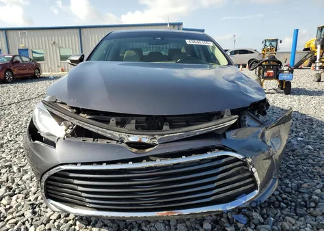 2016 Toyota Avalon Xle z USA, uszkodzony, nr VIN 4T1BK1EB5GU228948